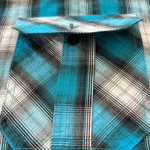 Irreverent XL Men’s Short Sleeve Button Down Shirt 2 Front Pockets - Picture 11 of 11